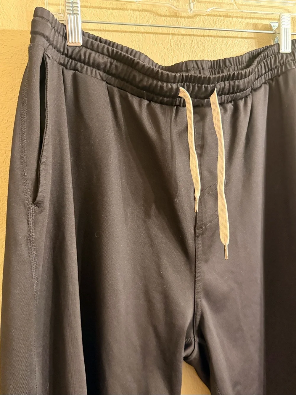 Vuori Men's Black Performance Jogger Pants